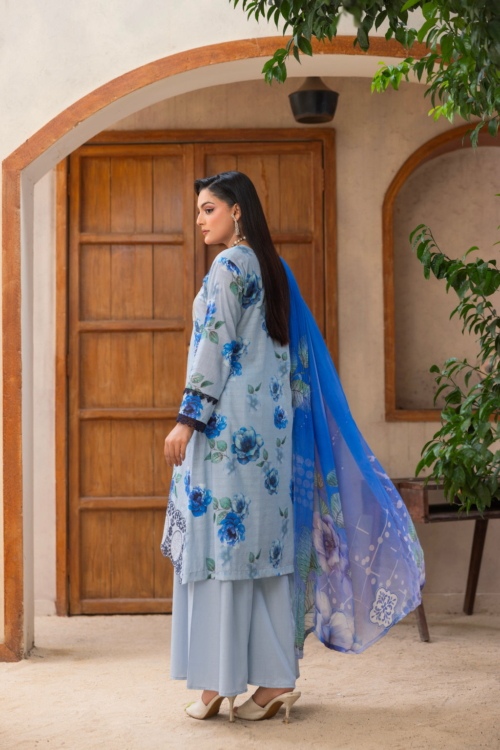 EMBROIDERED LAWN SUIT 3 PIECE