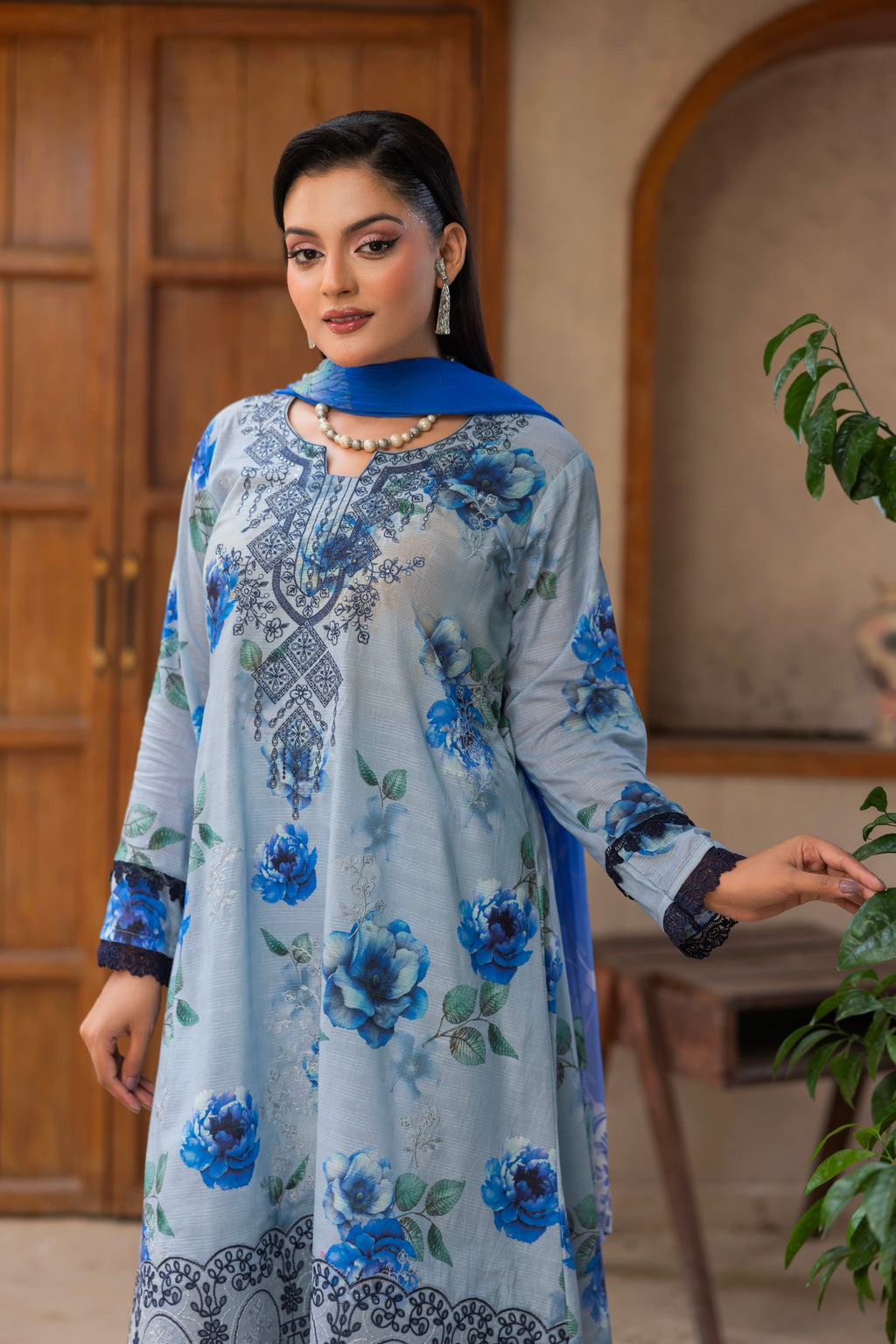 EMBROIDERED LAWN SUIT 3 PIECE