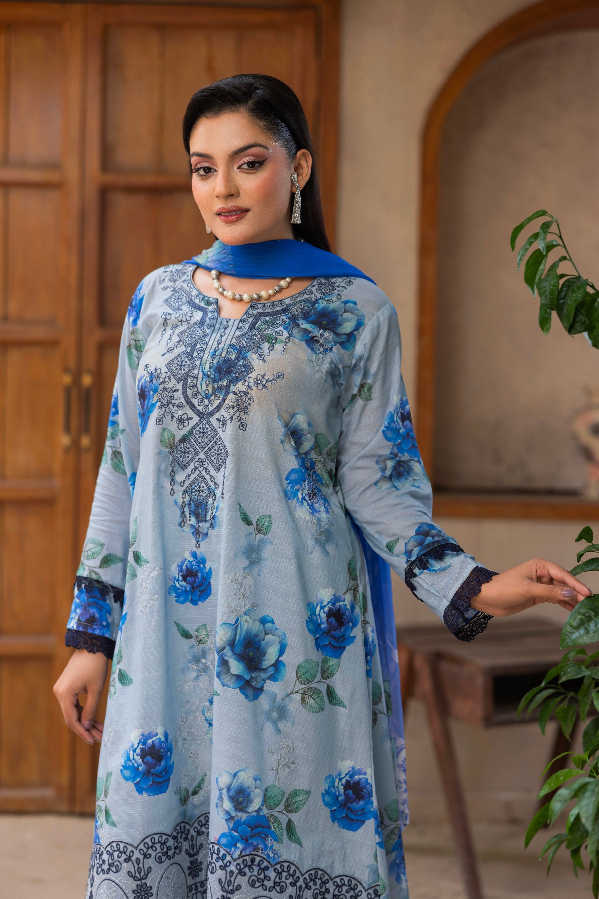 EMBROIDERED LAWN SUIT 3 PIECE