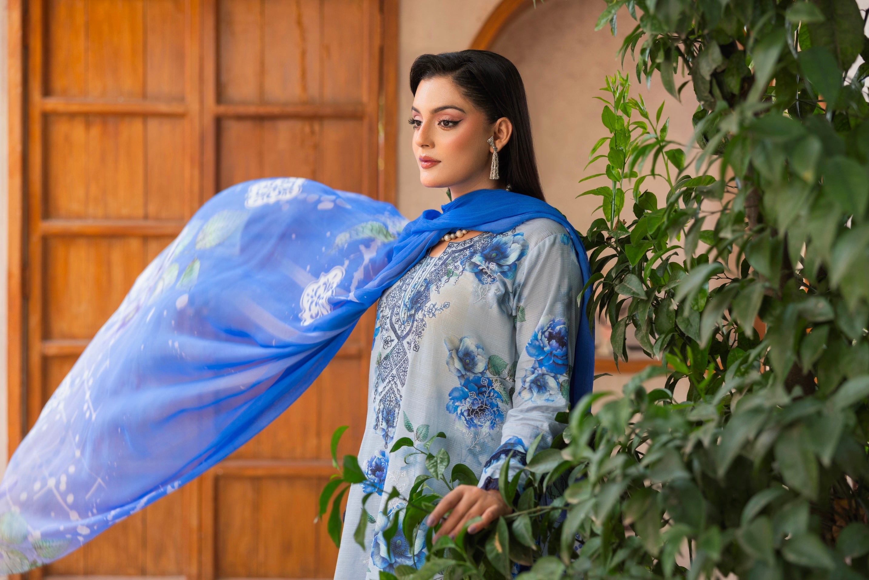 EMBROIDERED LAWN SUIT 3 PIECE