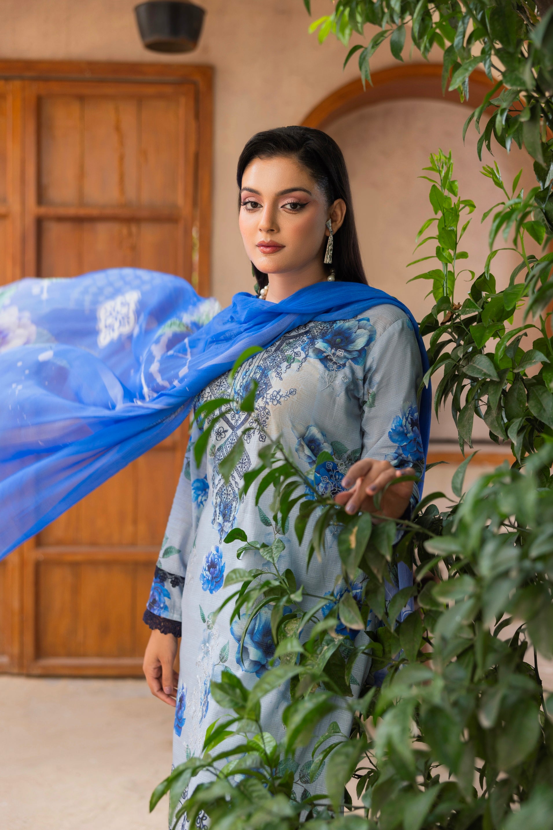 EMBROIDERED LAWN SUIT 3 PIECE