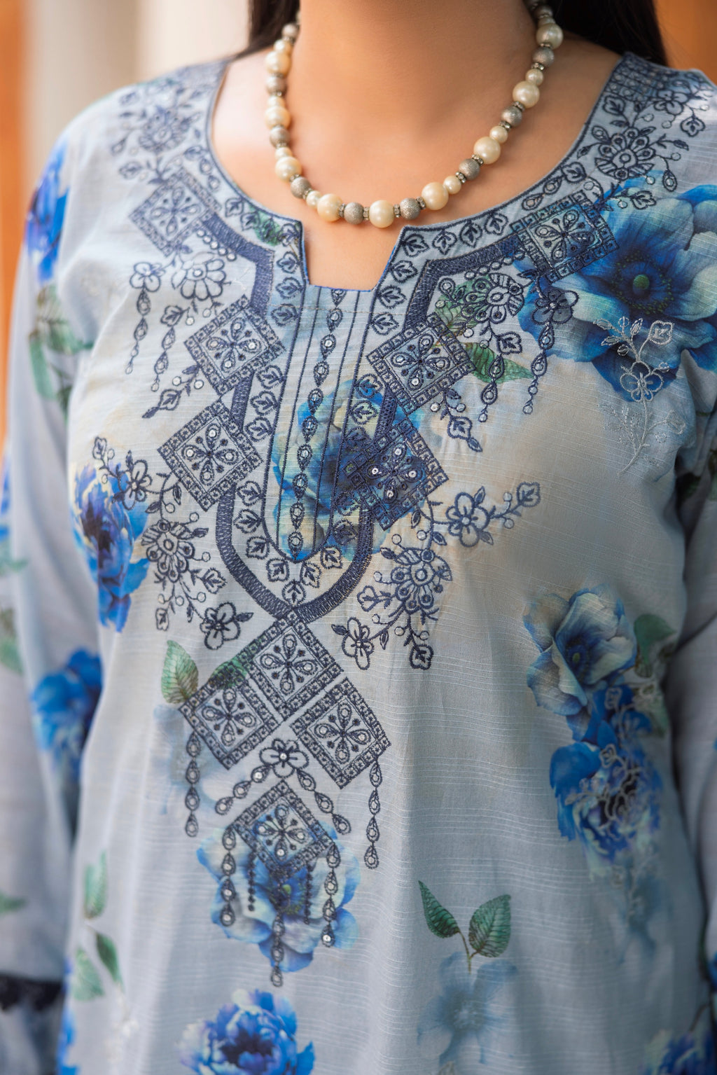 EMBROIDERED LAWN SUIT 3 PIECE