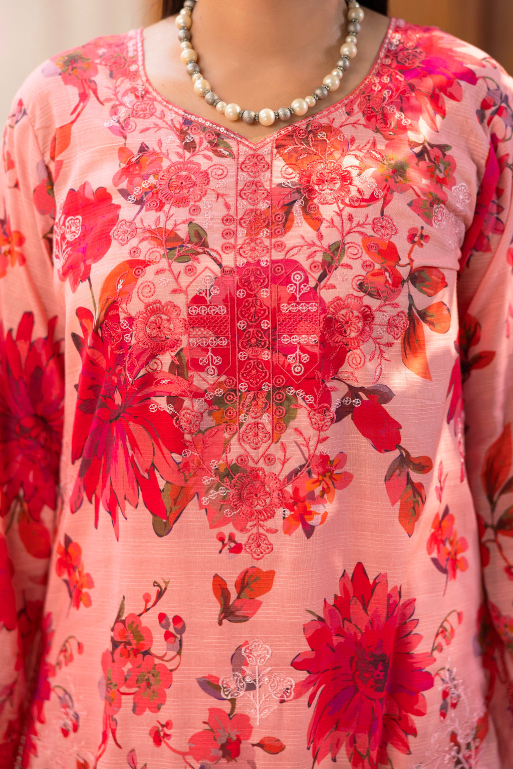 EMBROIDERED LAWN SUIT 3 PIECE