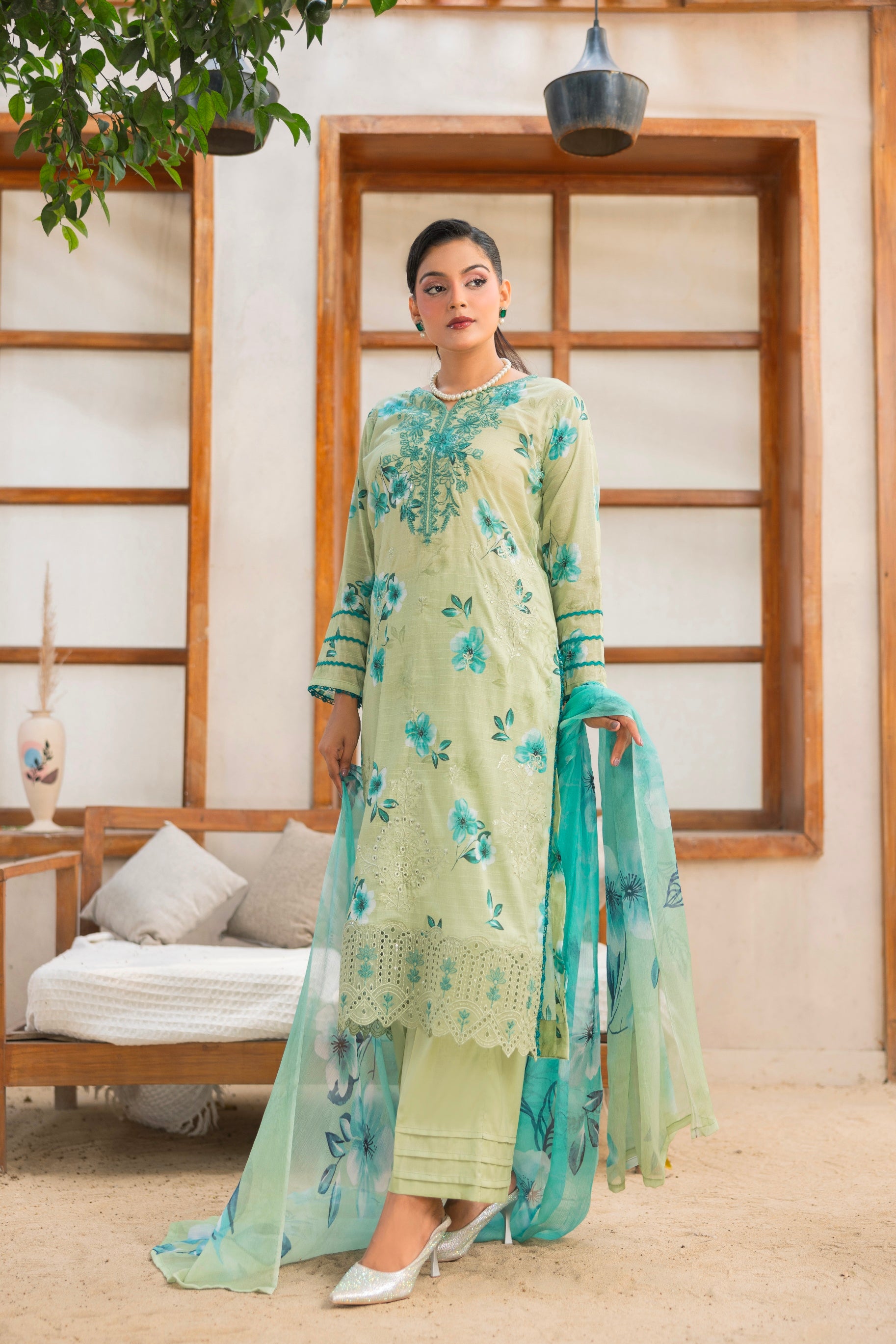 EMBROIDERED 3 PIECE SUIT