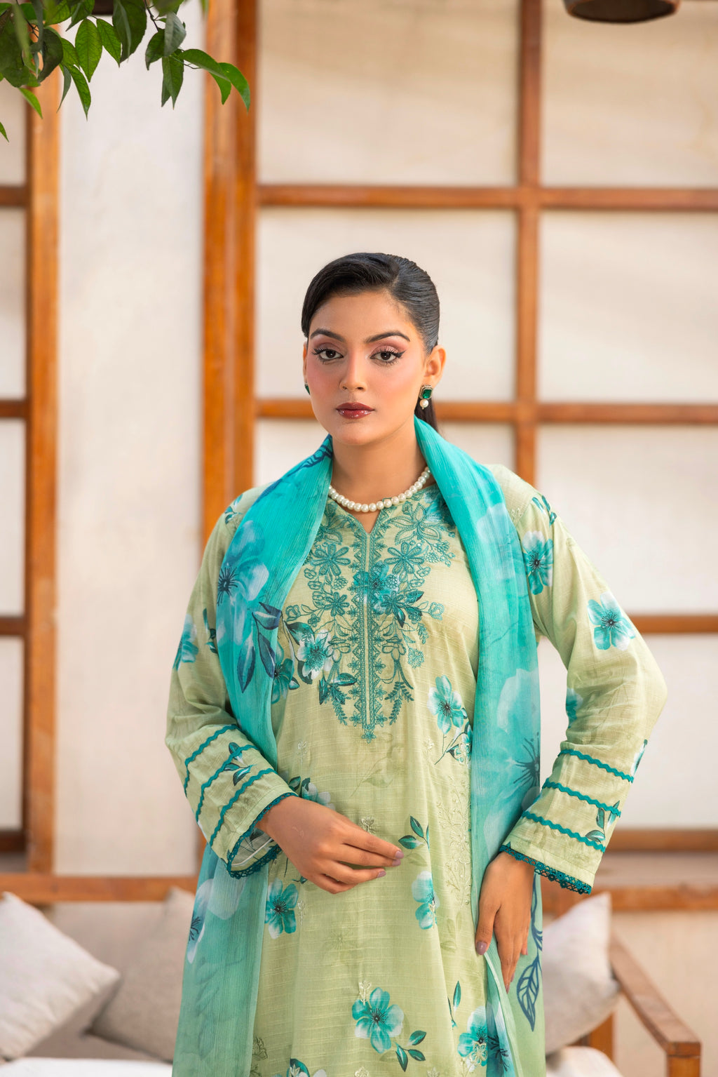 EMBROIDERED 3 PIECE SUIT