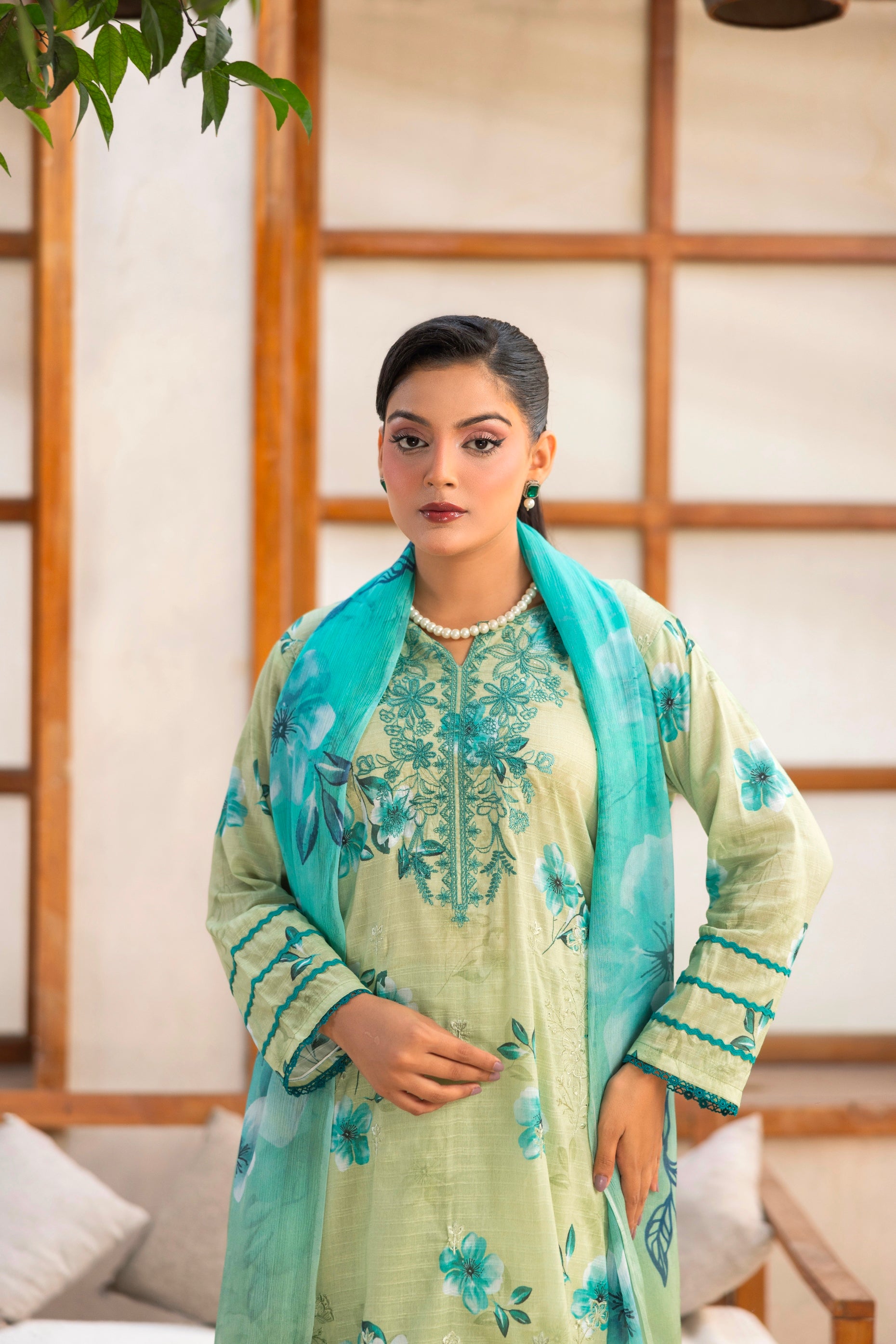 EMBROIDERED 3 PIECE SUIT