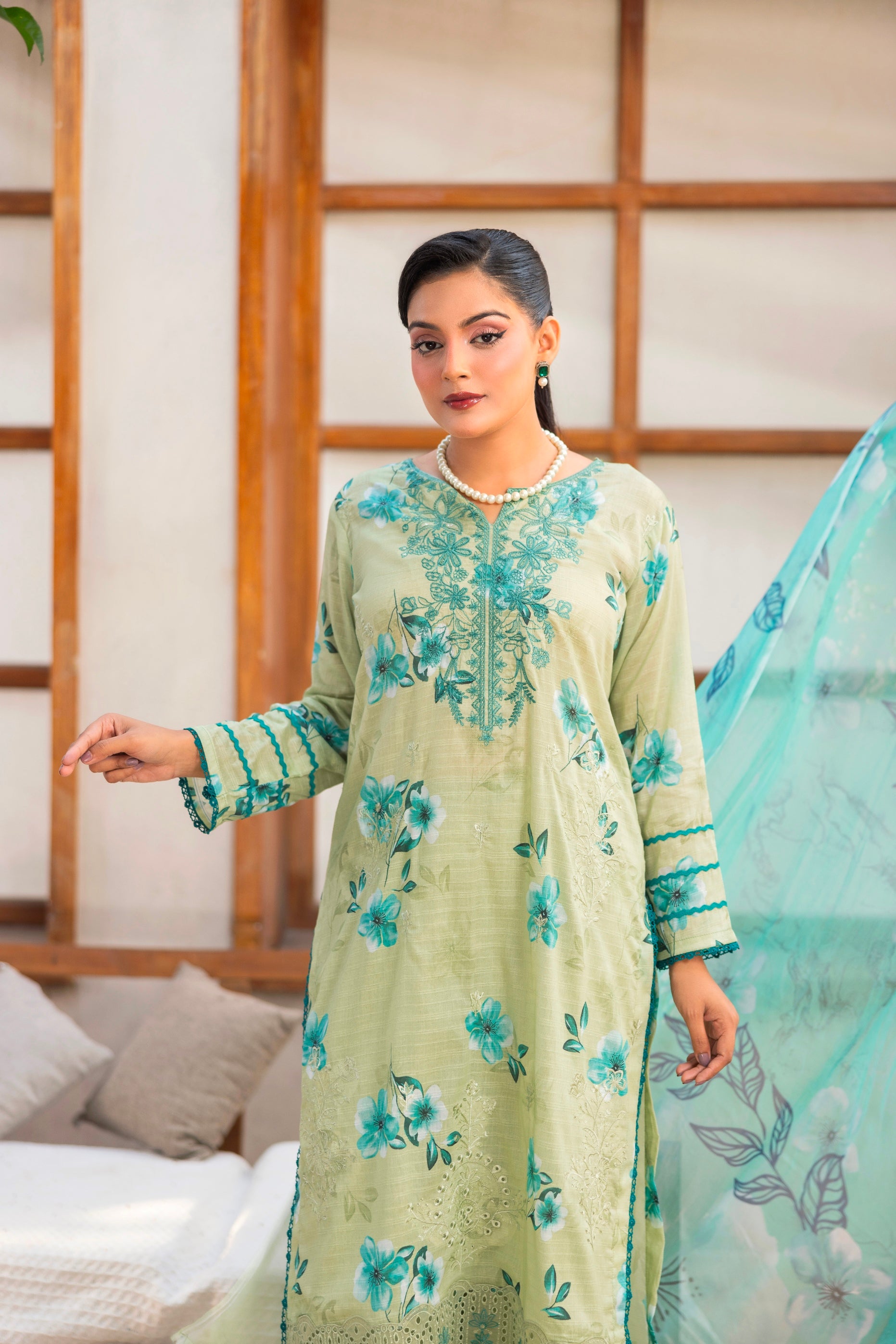 EMBROIDERED 3 PIECE SUIT