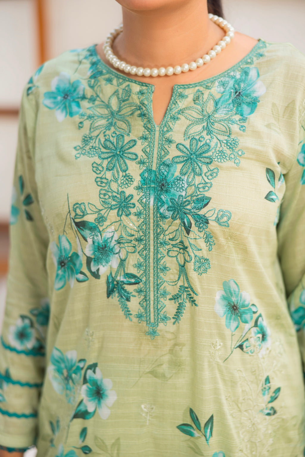 EMBROIDERED 3 PIECE SUIT