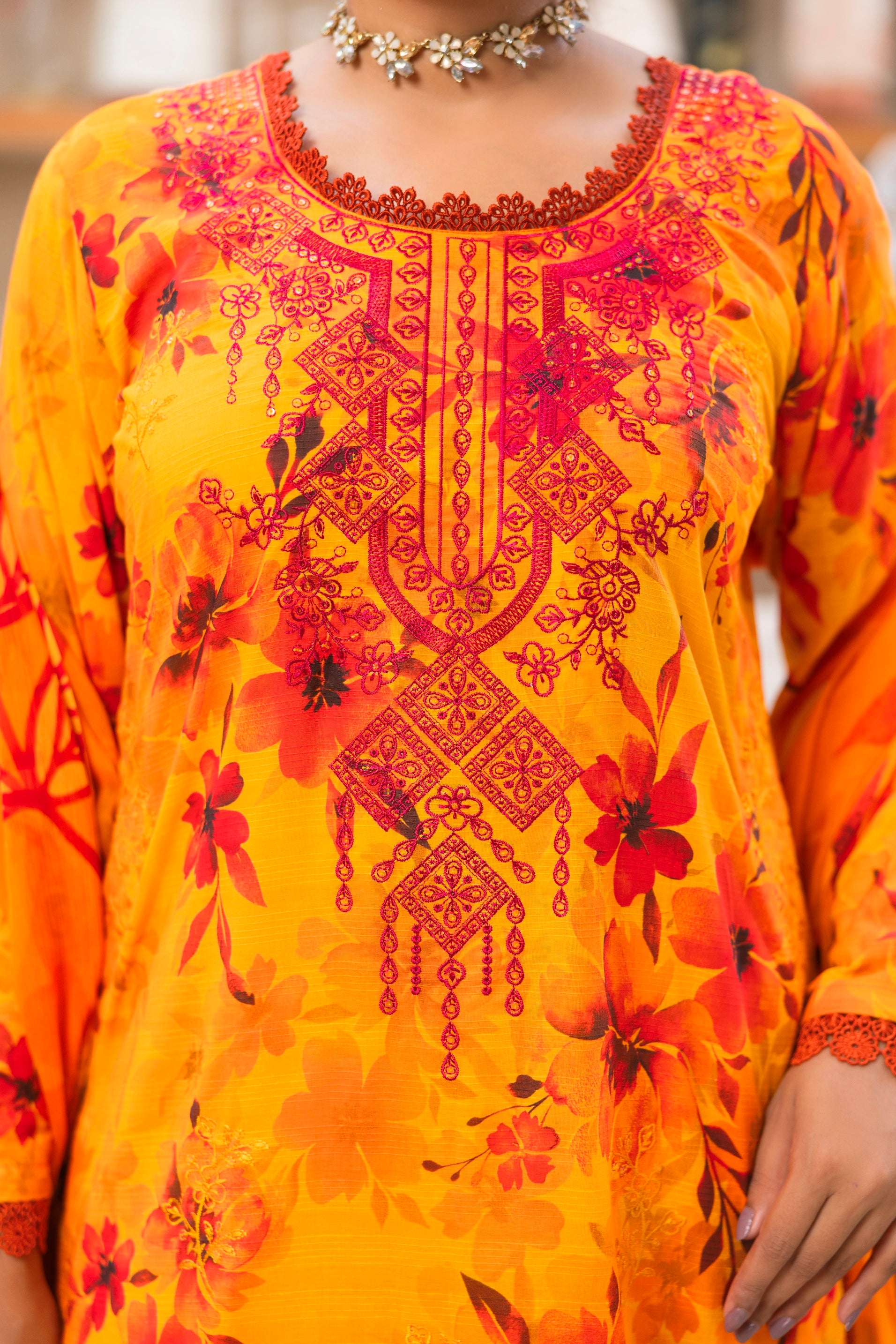 EMBROIDERED 3 PIECE SUIT