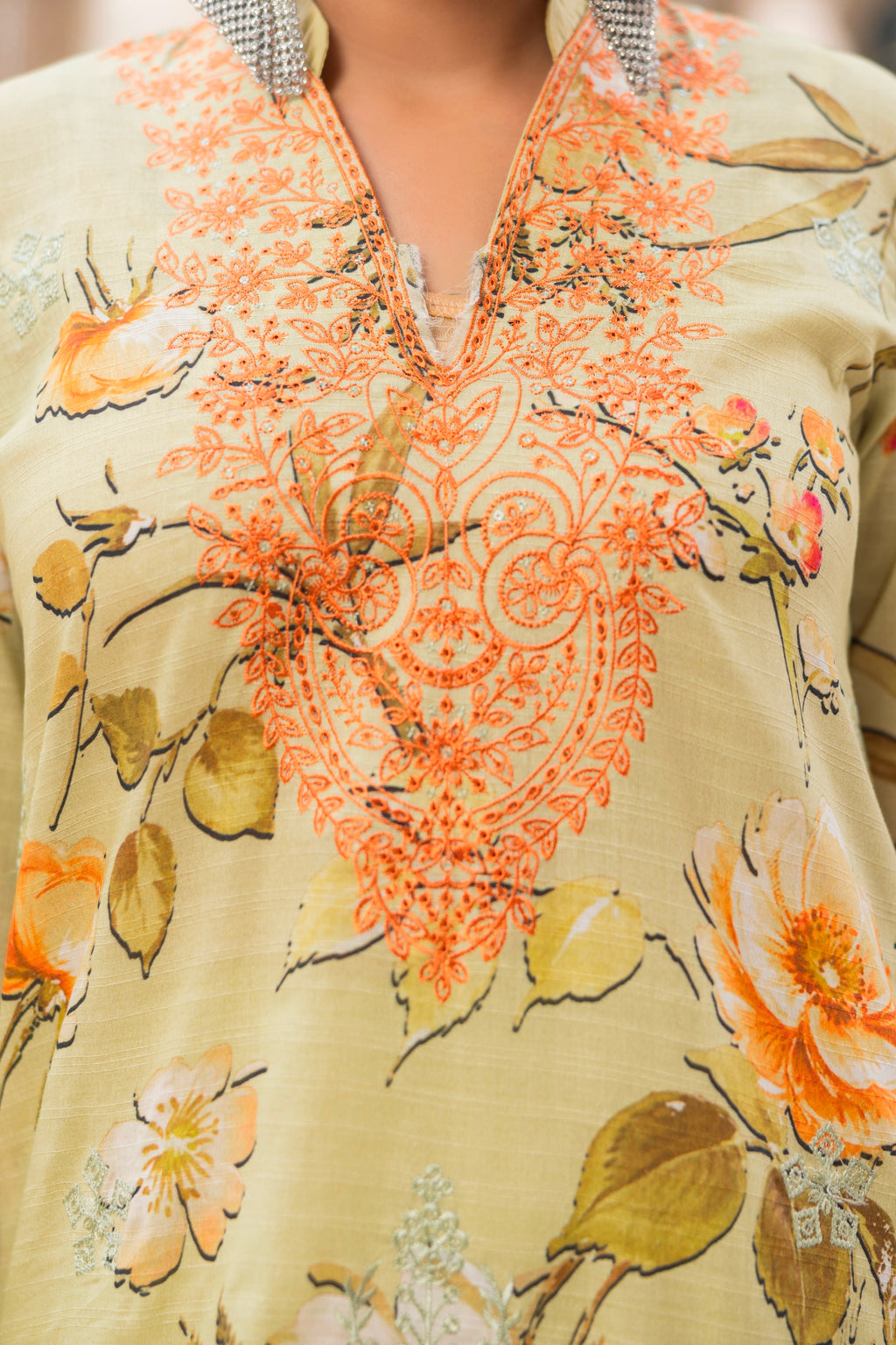 EMBROIDERED 3 PIECE SUIT