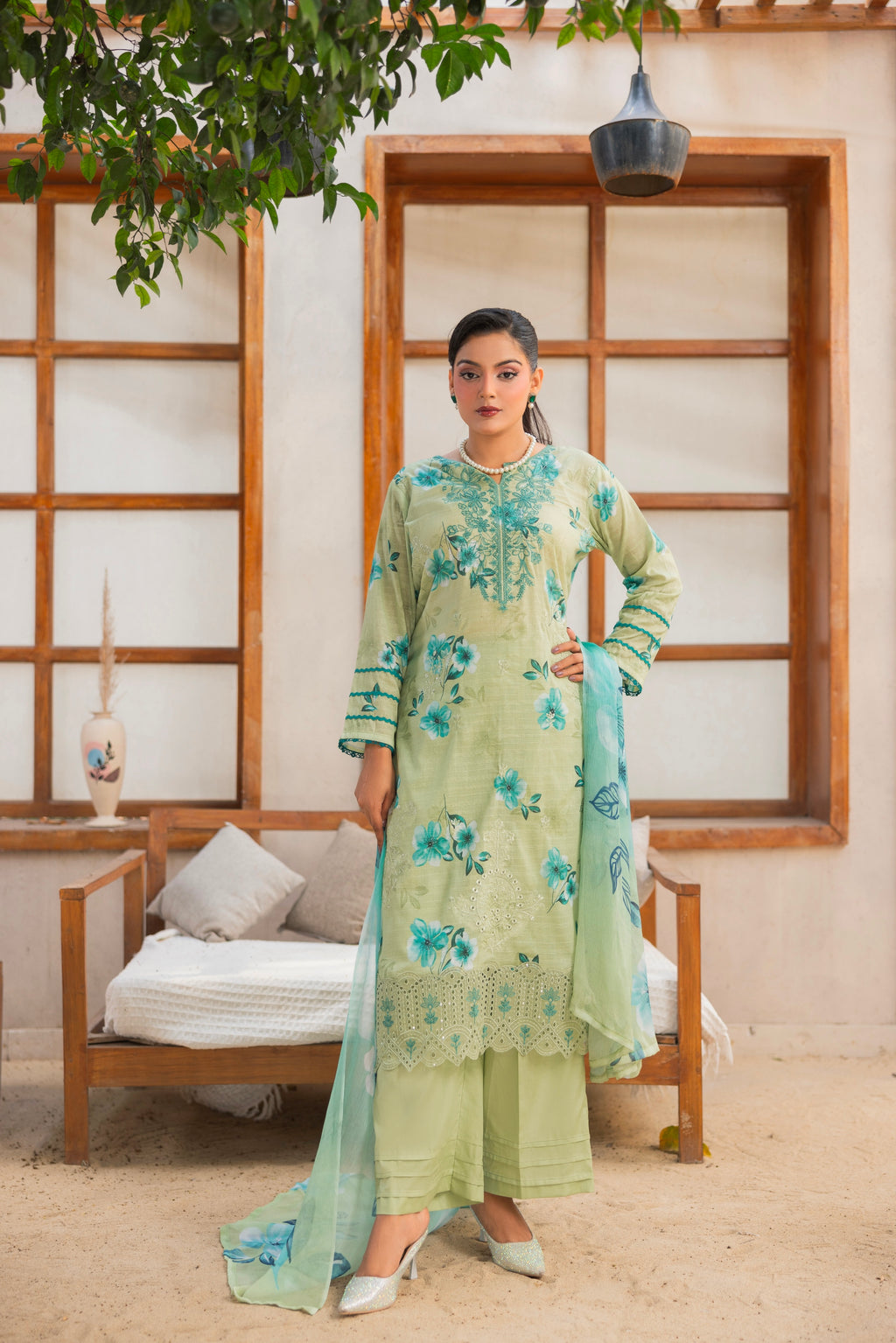 EMBROIDERED 3 PIECE SUIT
