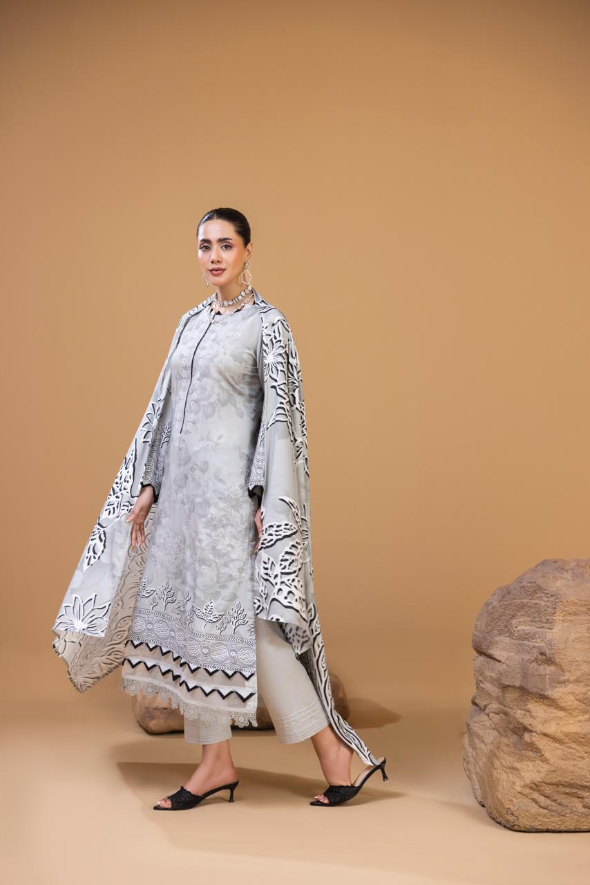 EMBROIDERED 3 PIECE SUIT