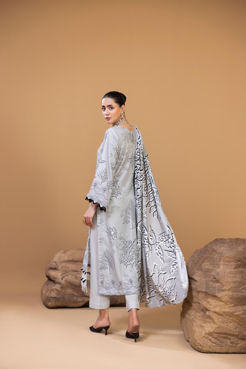 EMBROIDERED 3 PIECE SUIT