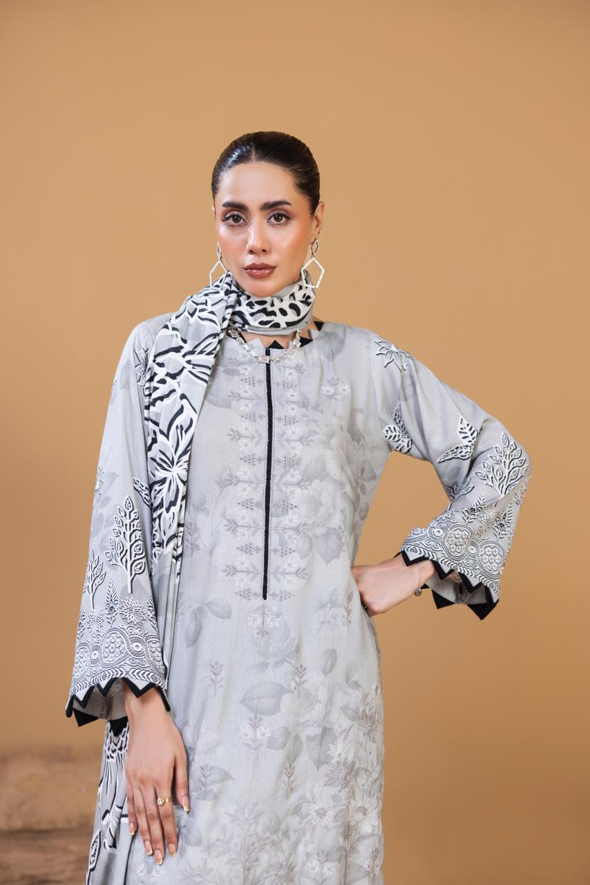 EMBROIDERED 3 PIECE SUIT